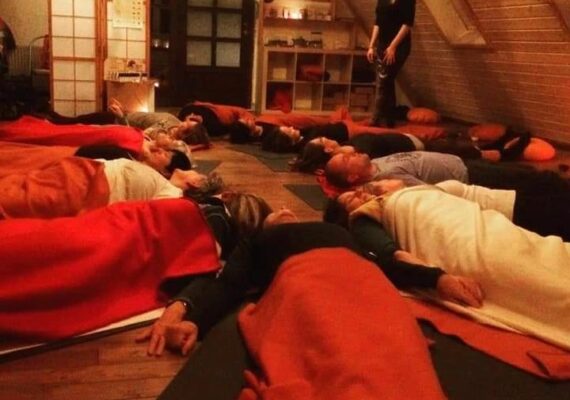 Yoga und heilende Klänge zur Weihnachszeit Yoga und heilende Klänge zur Weihnachszeit